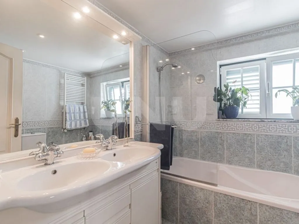 Salles de bain - Luxury House with Terrace in Almada