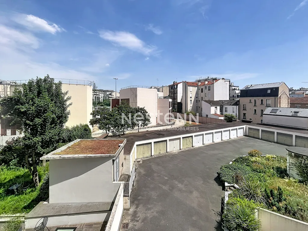 Rõdu - Bright 3-Bed Flat with Balcony in Issy