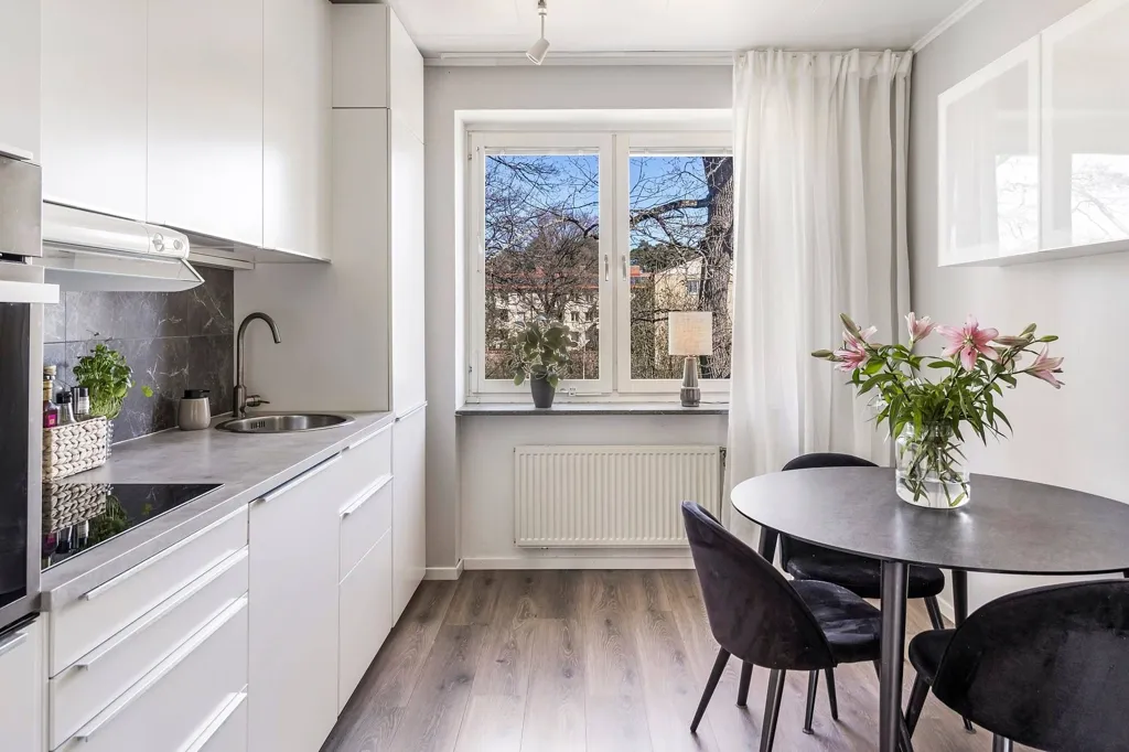 Söögituba - 4-Room Apartment with Gable in Västerås