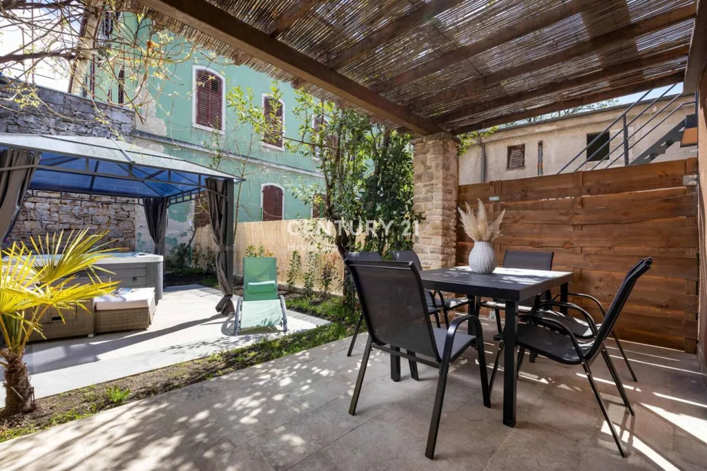 Terrasse - Three-Bedroom House with Garden in Pazin Centre