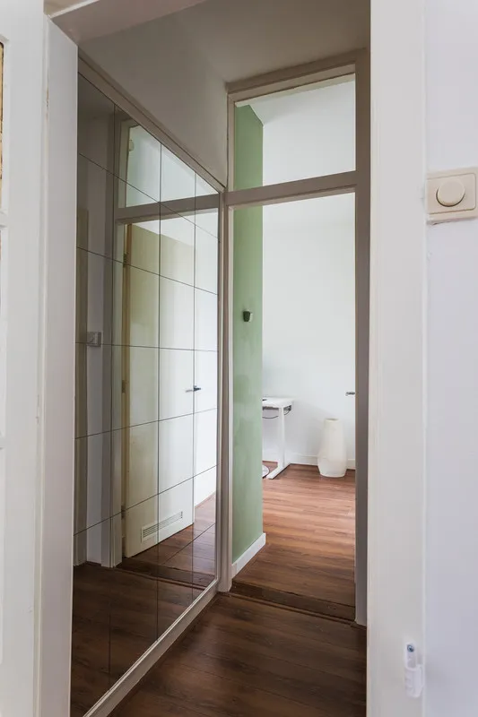 Esik - Modern Apartment with Balcony in Bezuidenhout