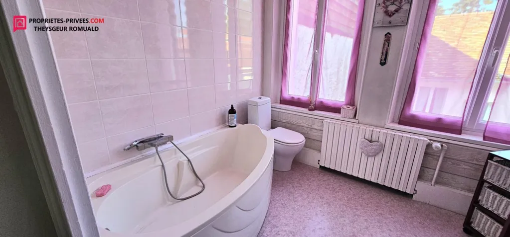 Vannitoad - Charming Town House with Courtyard in Château Renard