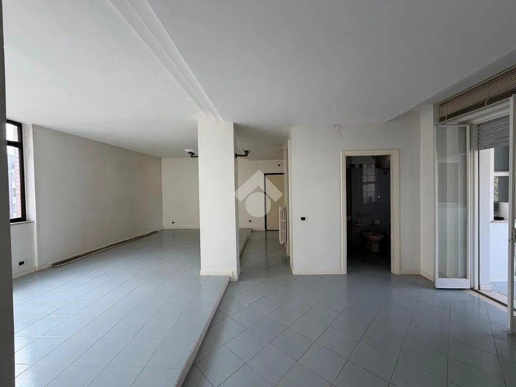 Pièces - Apartment with Balcony in Potenza