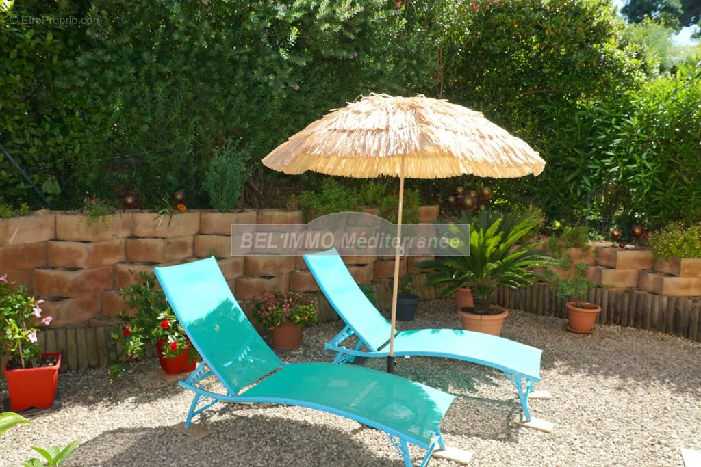 Terrass - Garden-Level Apartment with Parking in Cavalaire