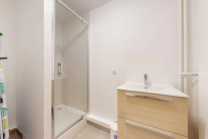 Vannitoad - Private Room with Shared Facilities in Nanterre