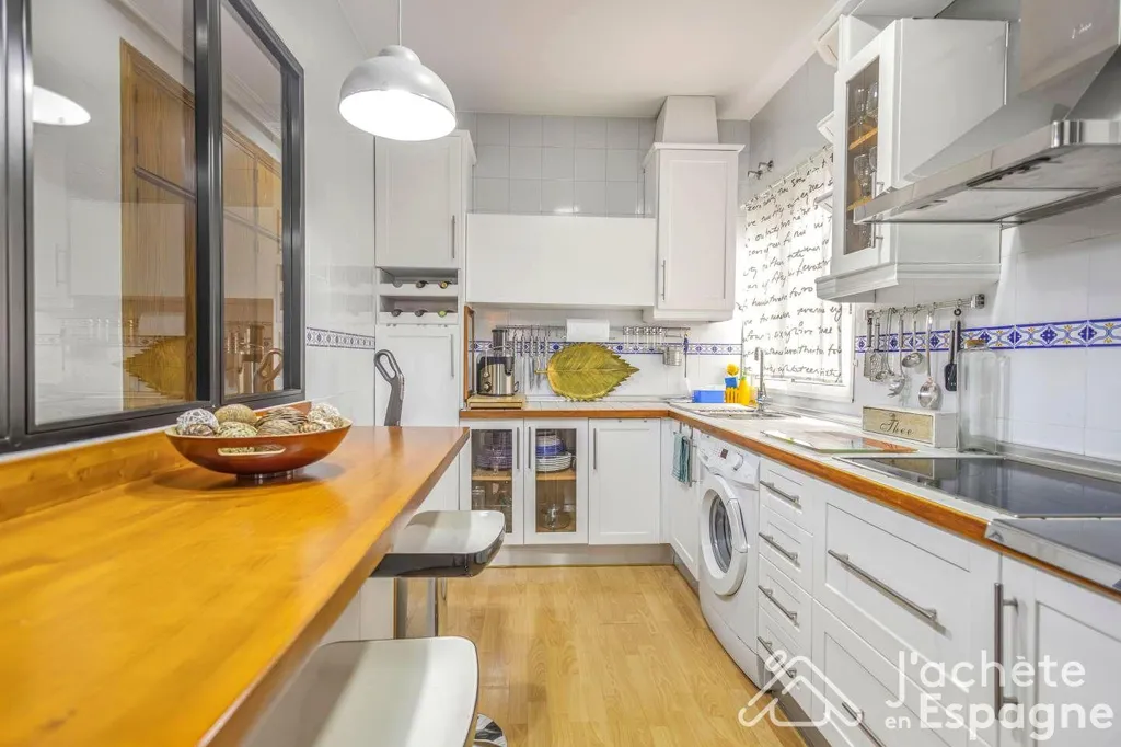 Köök - Charming Flat with High Ceilings in Alicante Centre