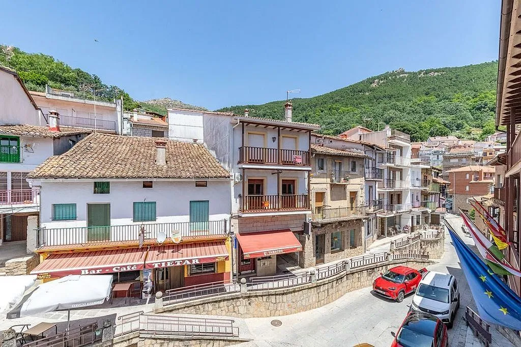 Välivaade - Traditional Townhouse with Terrace in Pedro Bernardo