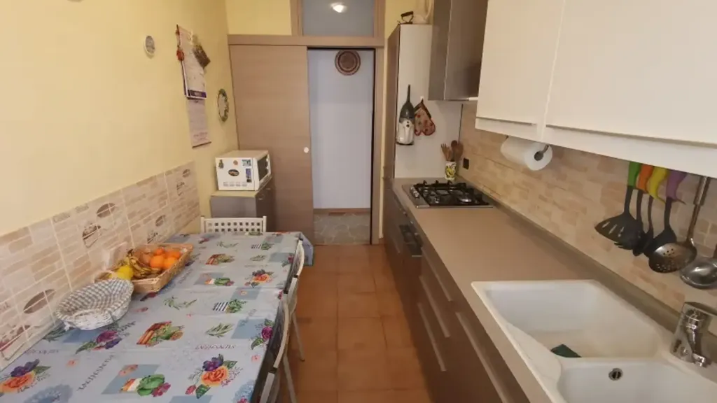 Köök - 3-Bedroom Apartment with Balcony in Meda