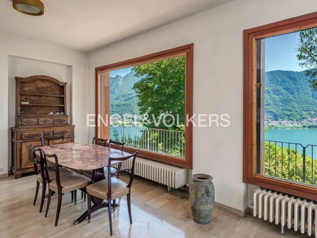 Dining Room - Villa with Lake View in Galbiate