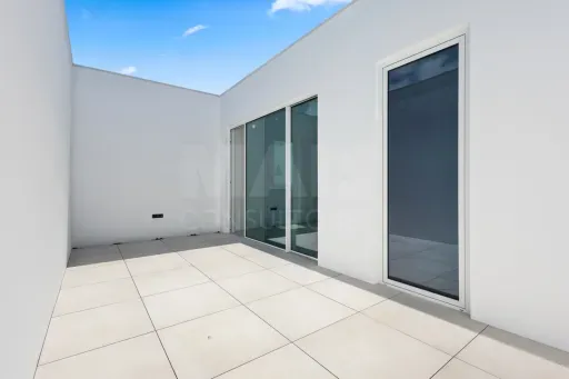 Aed - Contemporary House with Pool in Carvalhal