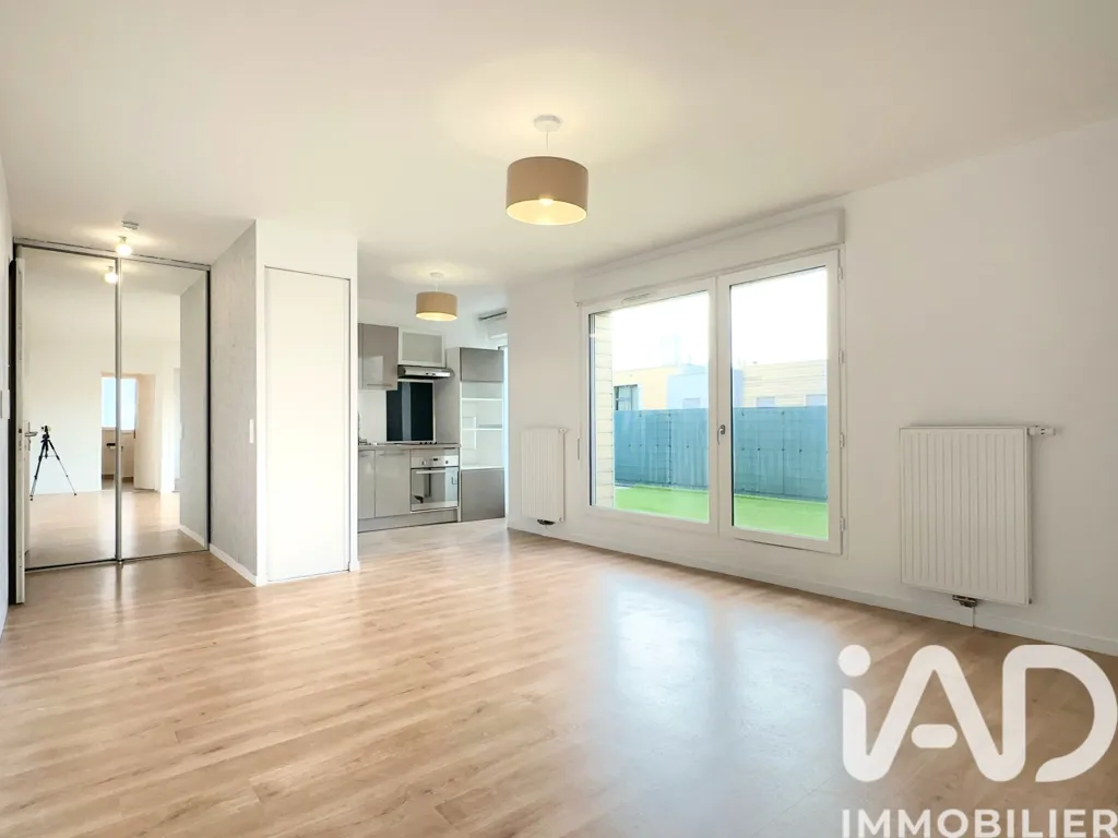 Elutuba - 2-toaline korter asukohas La Courneuve