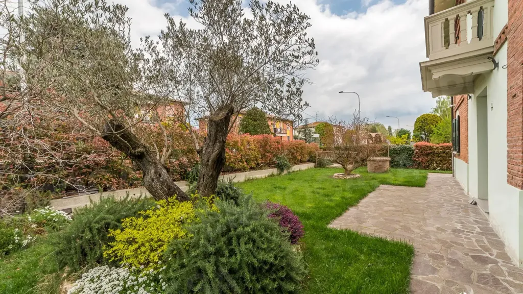 Aed - Rustic Villa with Garden in Minerbio