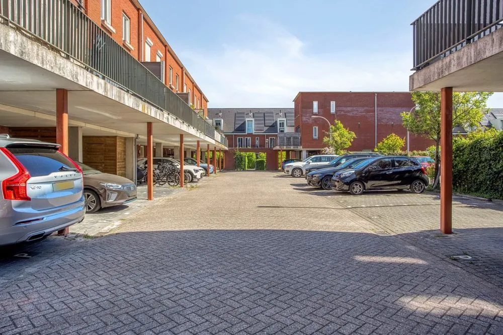 Exterior - Eco-Friendly Corner House with Two Parking Spots in Nootdorp