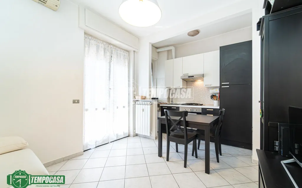 Cocina - Bright 2-Bedroom Apartment with Balcony in Milan