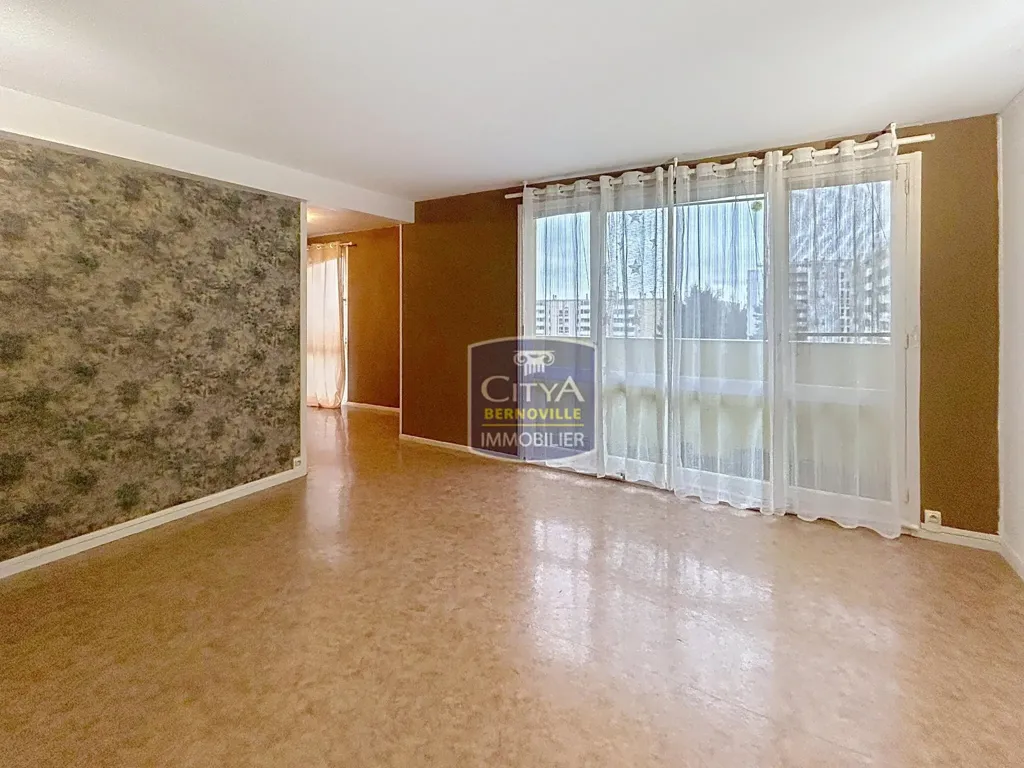 Séjour - Appartement Lumineux avec Balcons à Saint-Quentin