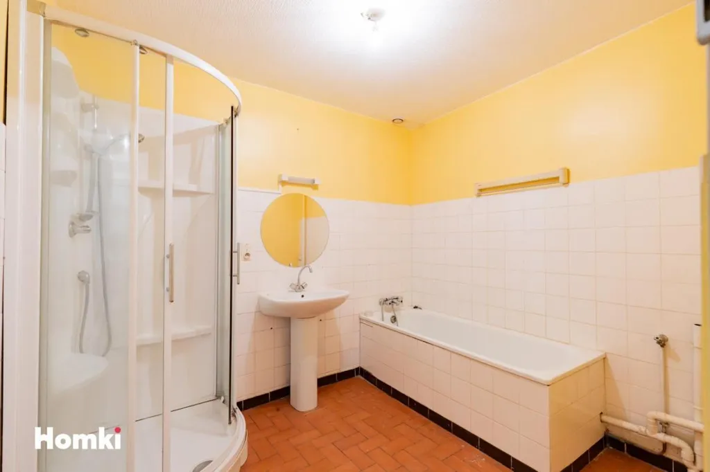 Salles de bain - Maison de Ville Polyvalente à Proximité Idéale