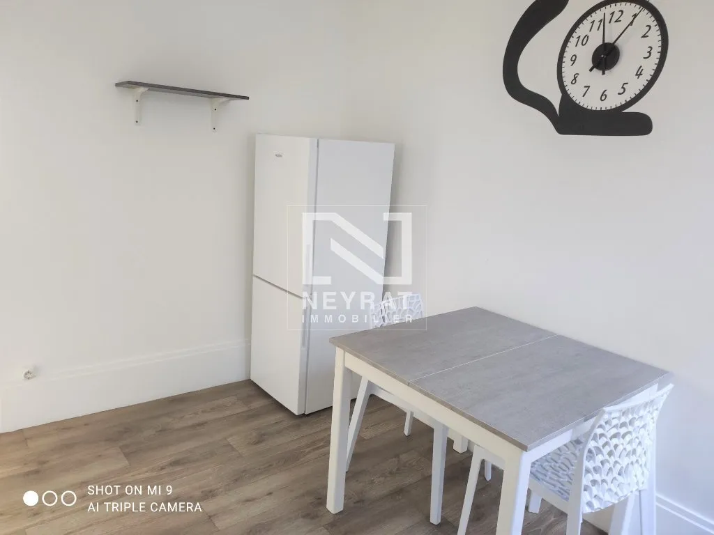 Salle à manger - Appartement T1 avec Cuisine Équipée à Sennecey-le-Grand