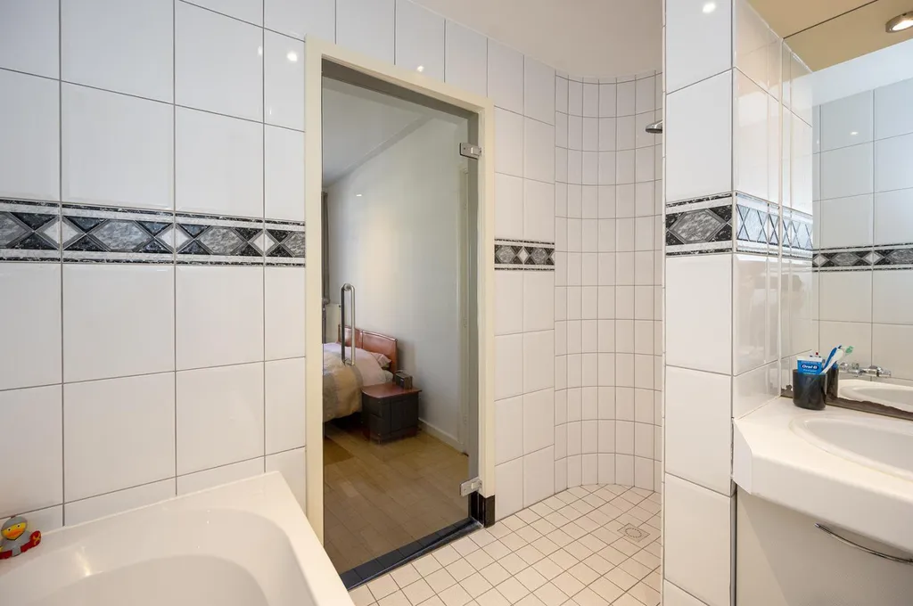 Salles de bain - 3-Bedroom Apartment with Free View in Amsterdam