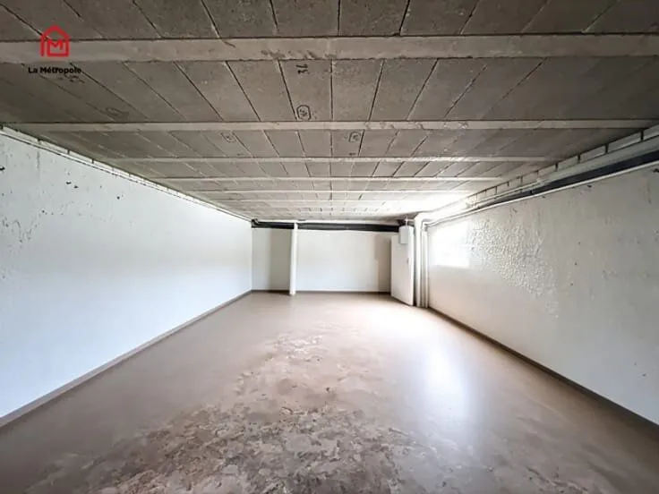 Garaaž - House with Cellar and Terrace in Semi-Detached Setting
