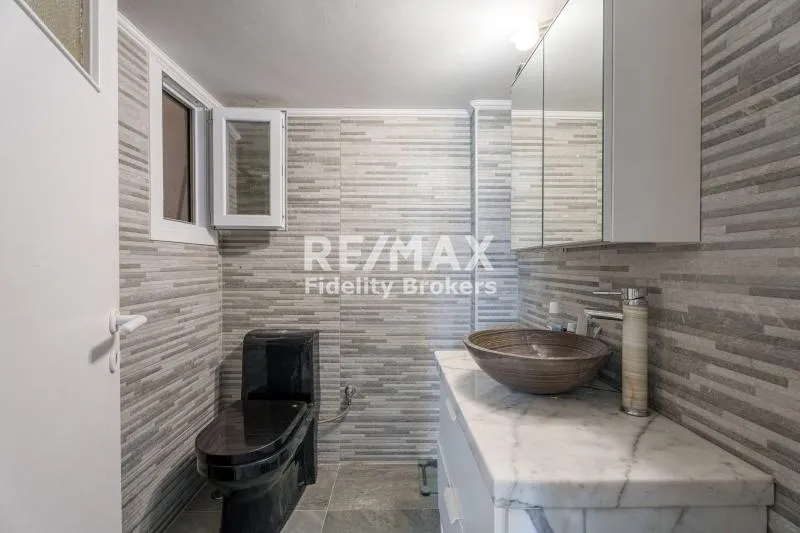 Vannitoad - Apartment with Balcony in Ano Glyfada