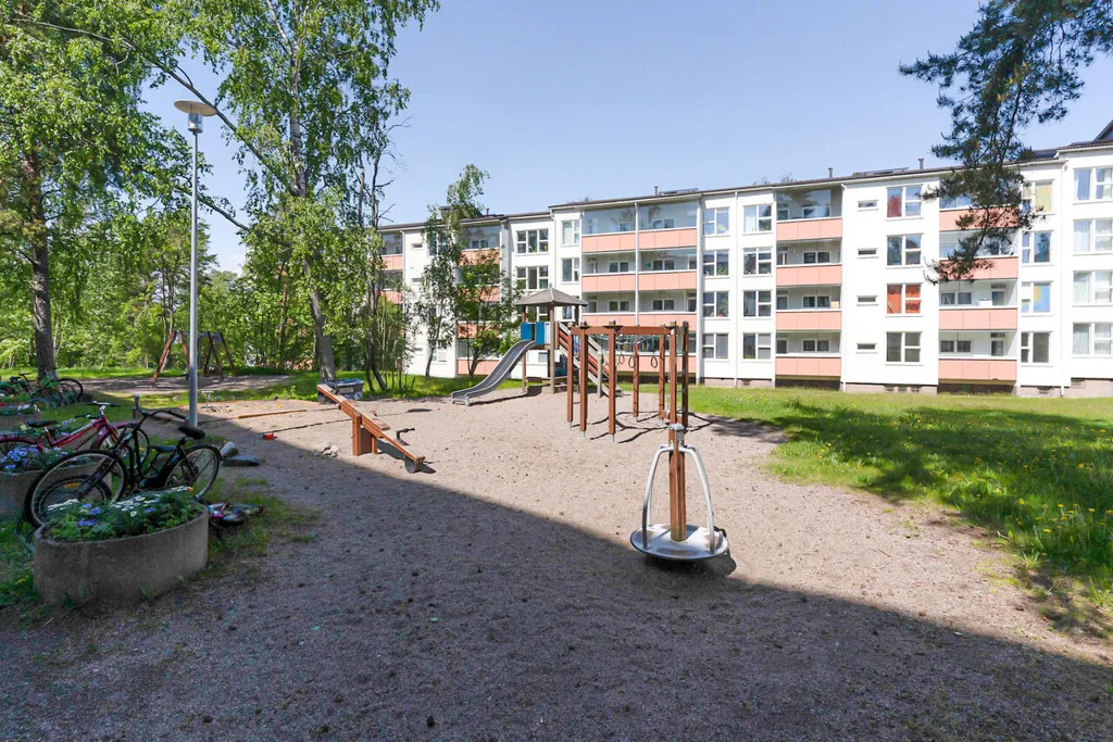 Garden - Compact Flat with Sauna in Roihuvuori, Helsinki