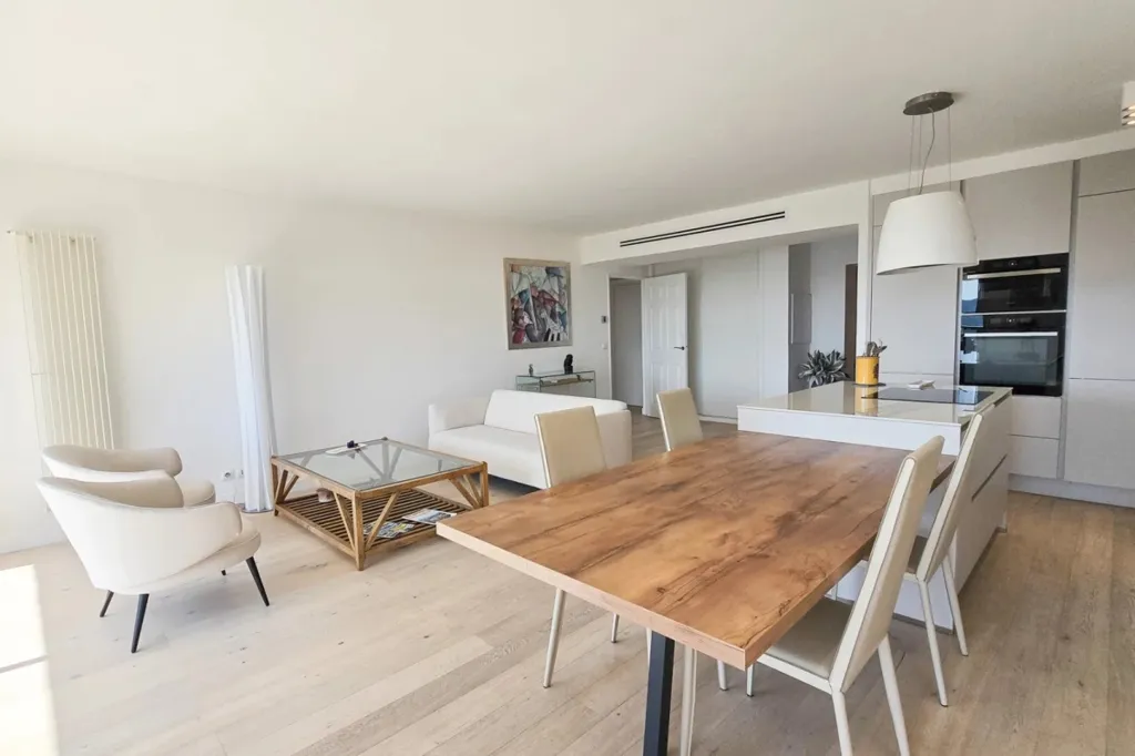 Salle à manger - Appartement de 4 Pièces avec Terrasse Panoramique à Mandelieu