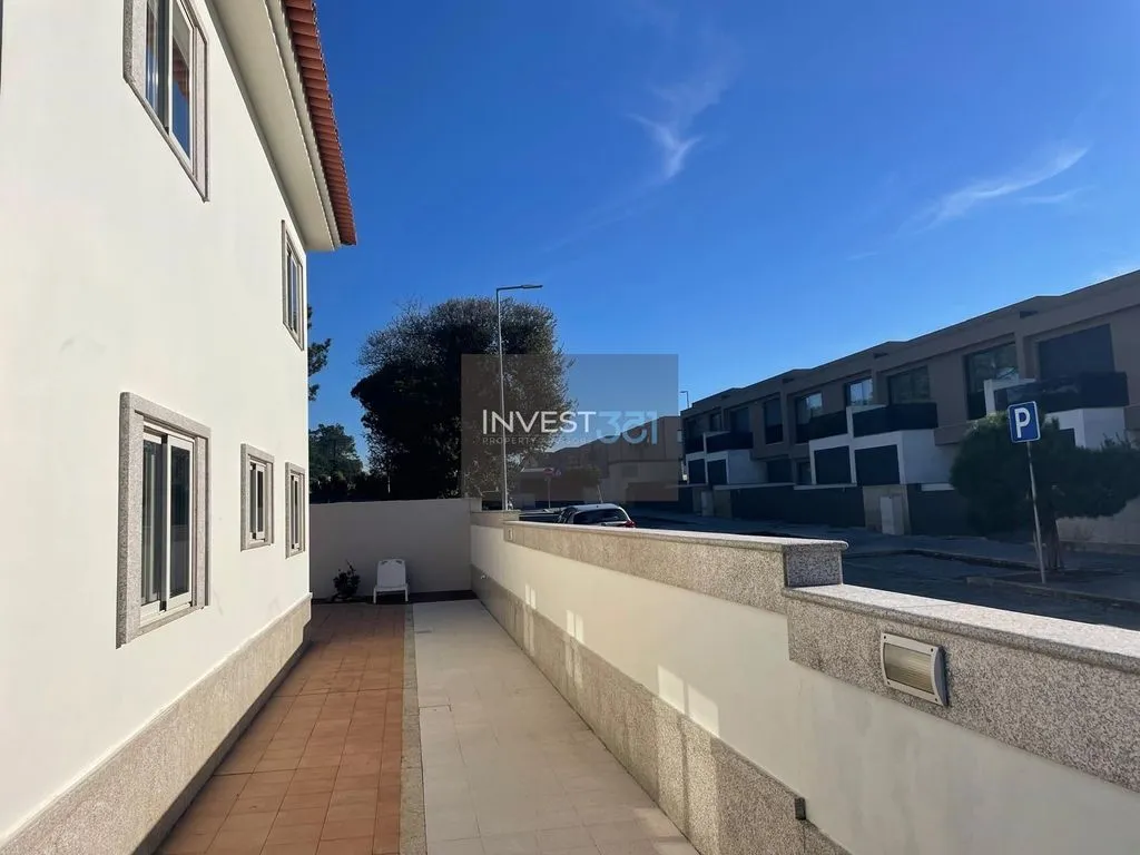 Garden - Single-Story Villa with Terrace in Porto
