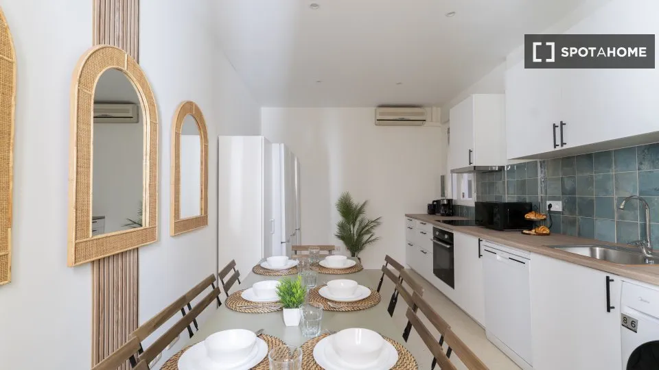 Salle à manger - Shared Room with Kitchen in Arapiles, Madrid