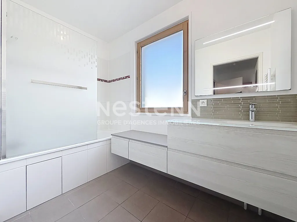 Bagni - 4-Piece Flat with Loggia in Villaroy, Guyancourt