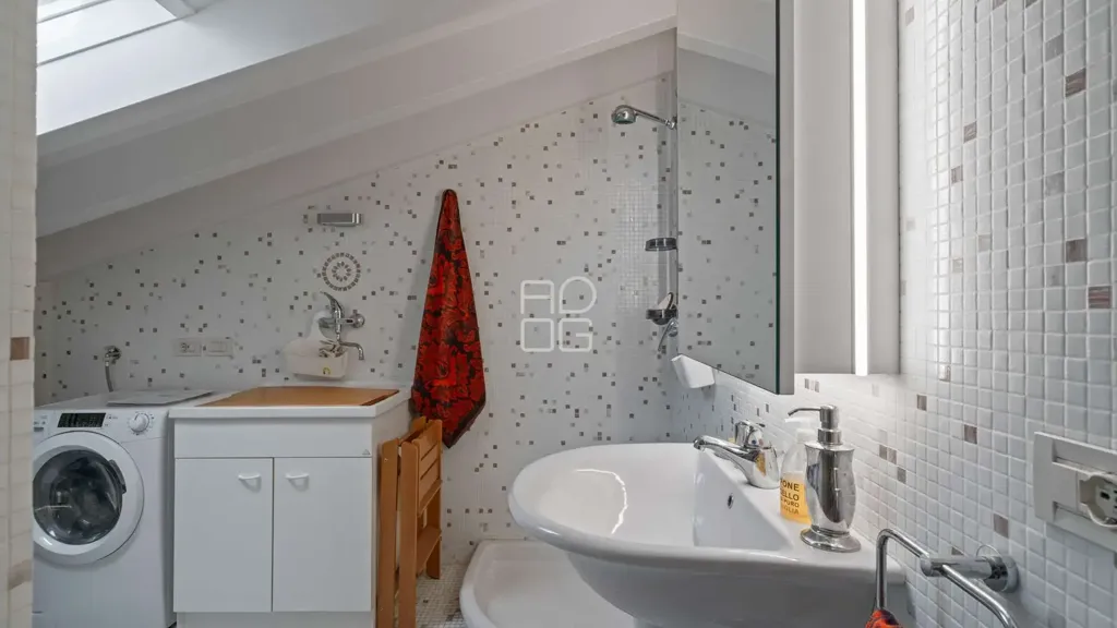 Bathrooms - Historic Palazzo Apartment in Lonato