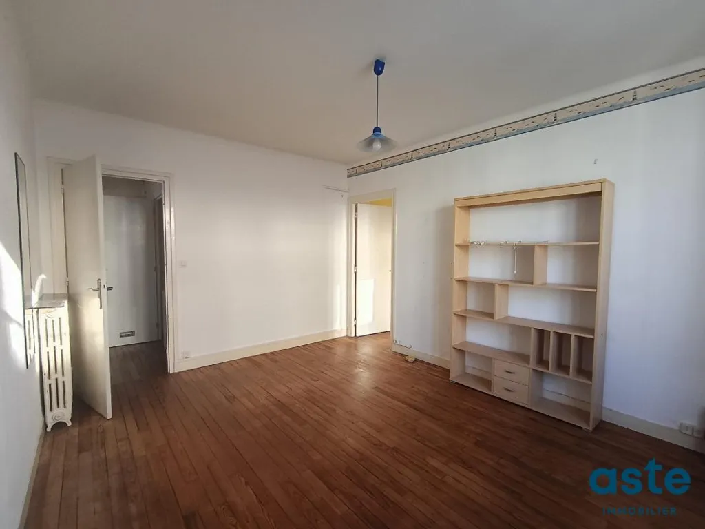 Rooms - 3-Bedroom Apartment with Potential in Brest's Triangle d'Or