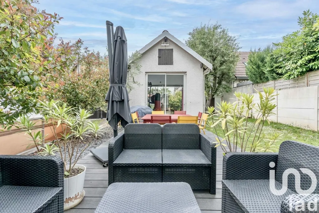 Terrasse - Villa Luxueuse avec Jardin à Saint-Maur-des-Fossés