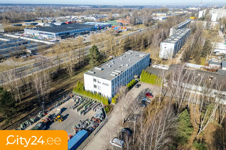 Õhuvaade - Three-Storey Industrial Building with Large Plot in Riga