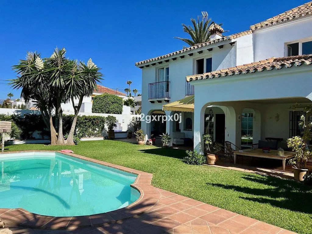 Piscina - Andalusian Villa with Pool in Marbella
