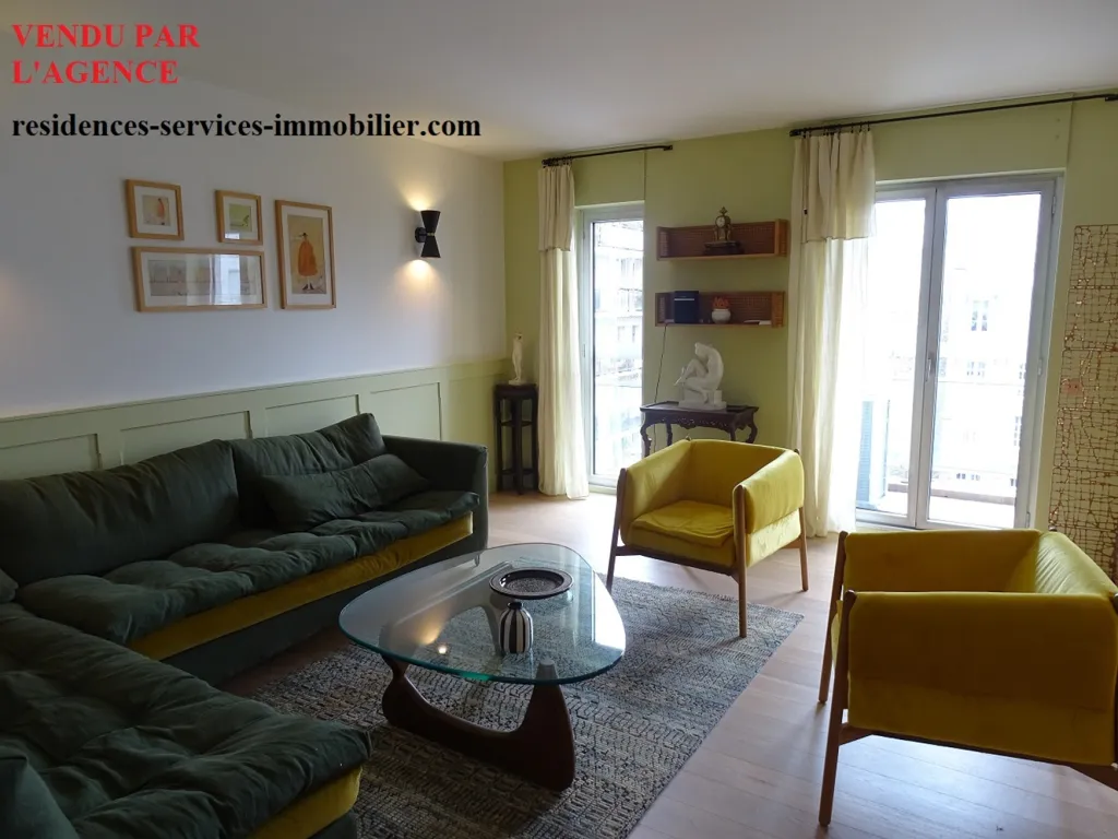 Séjour - Appartement rénové avec balcon à Paris 15ème