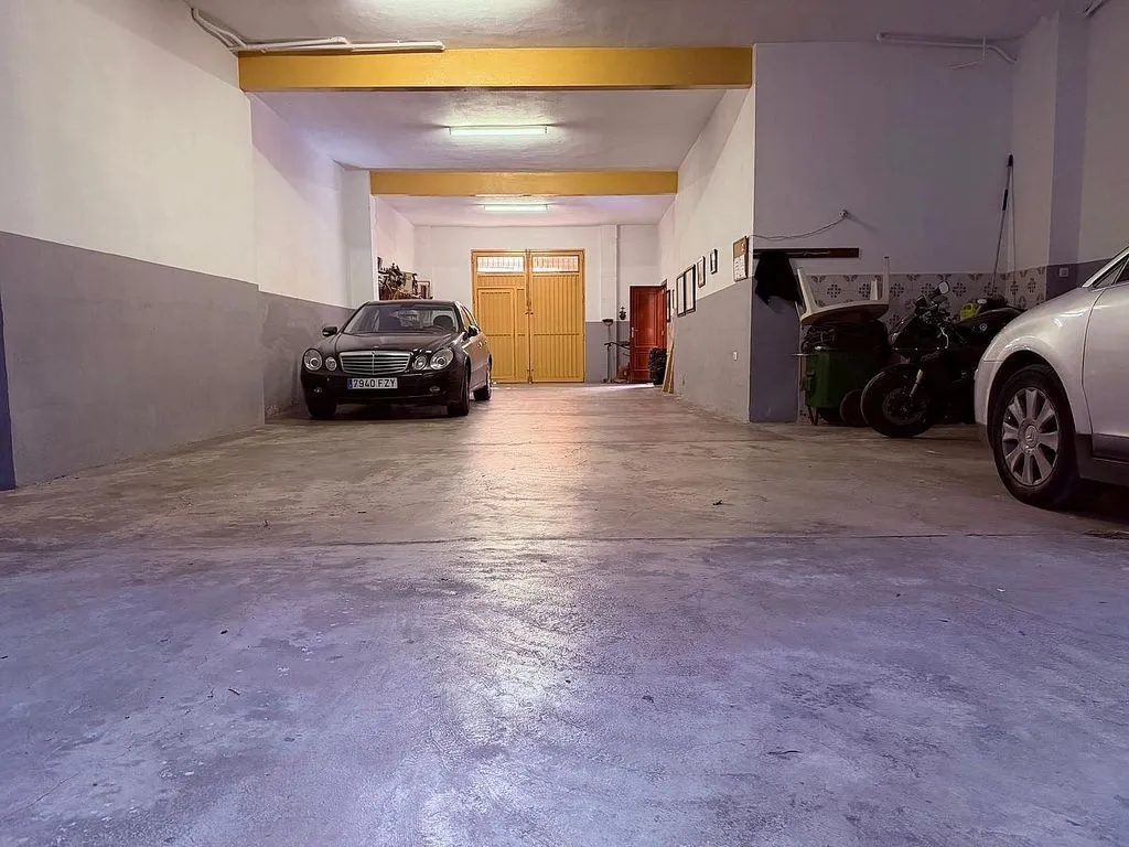Garage - Chalet with Terraces in Meliana