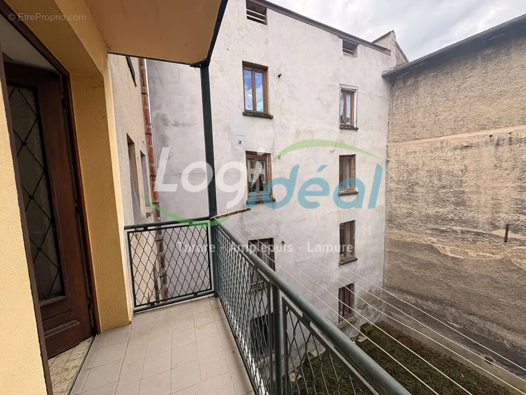 Rõdu - City Centre Flat with Balcony in Tarare