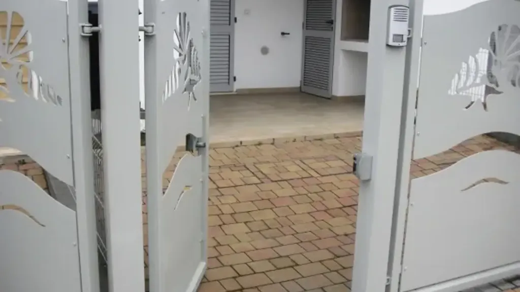 hallway_entrance