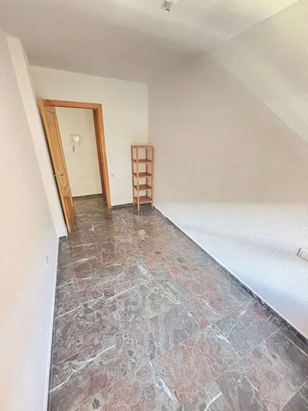 Pièces - Apartment with Balcony and Lift in Safranar