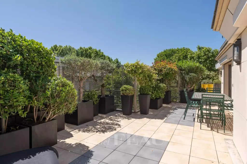 Terrass - Mansion with Swimming Pool in Neuilly-sur-Seine