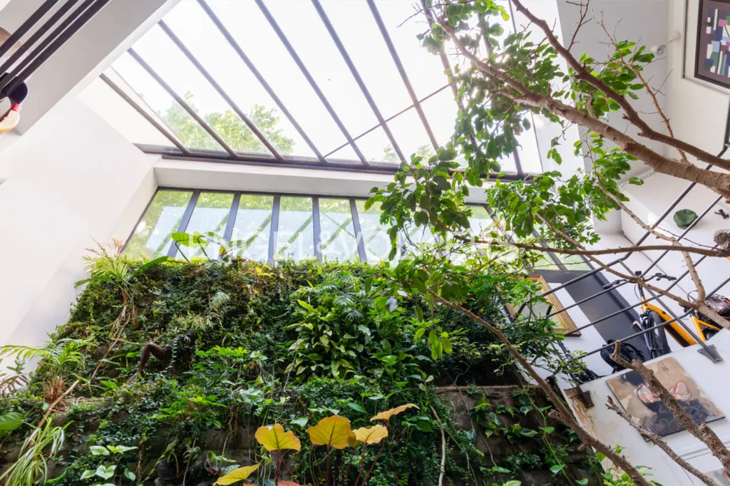 5-room property in Paris 18ème