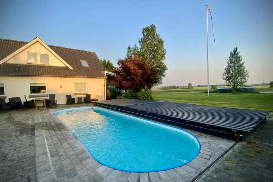 Piscine - Mixed-Use Property with Workshop and Pool in Denmark