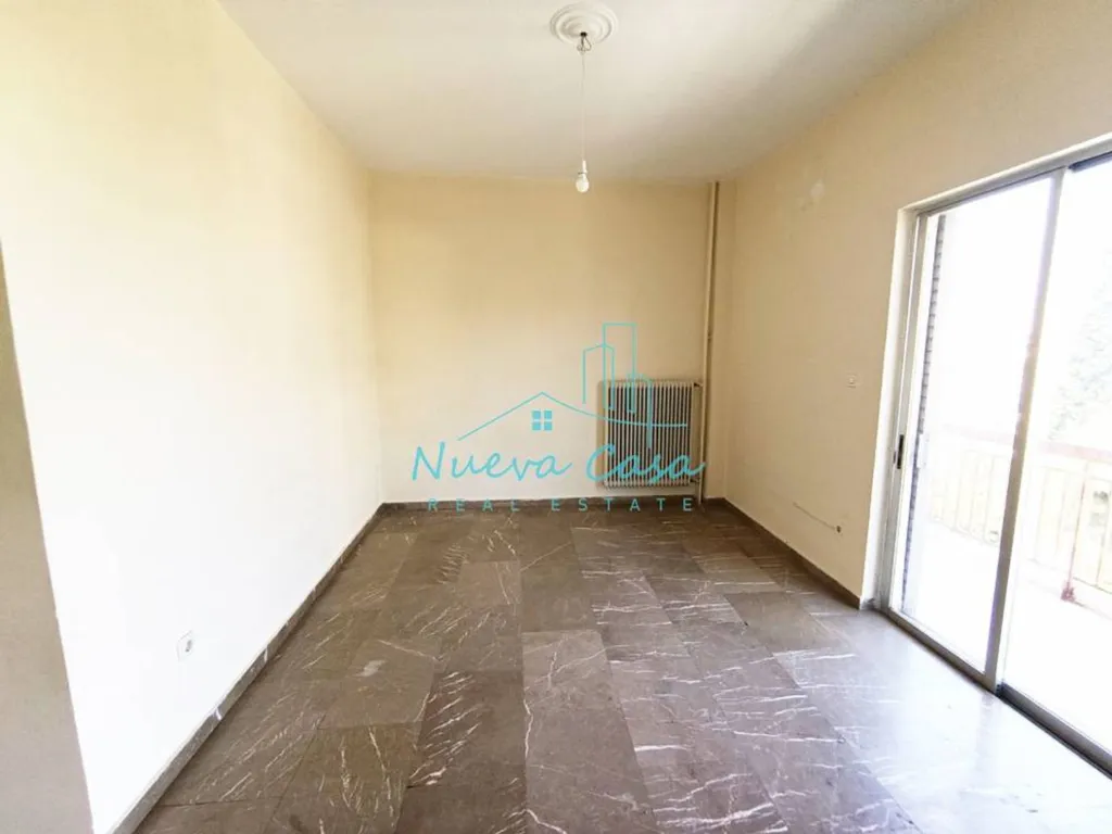 Toad - 2nd Floor Apartment with Balcony in Patras