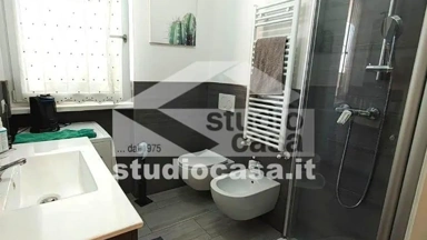 Salles de bain - Ground Floor Apartment with Garden in Mori