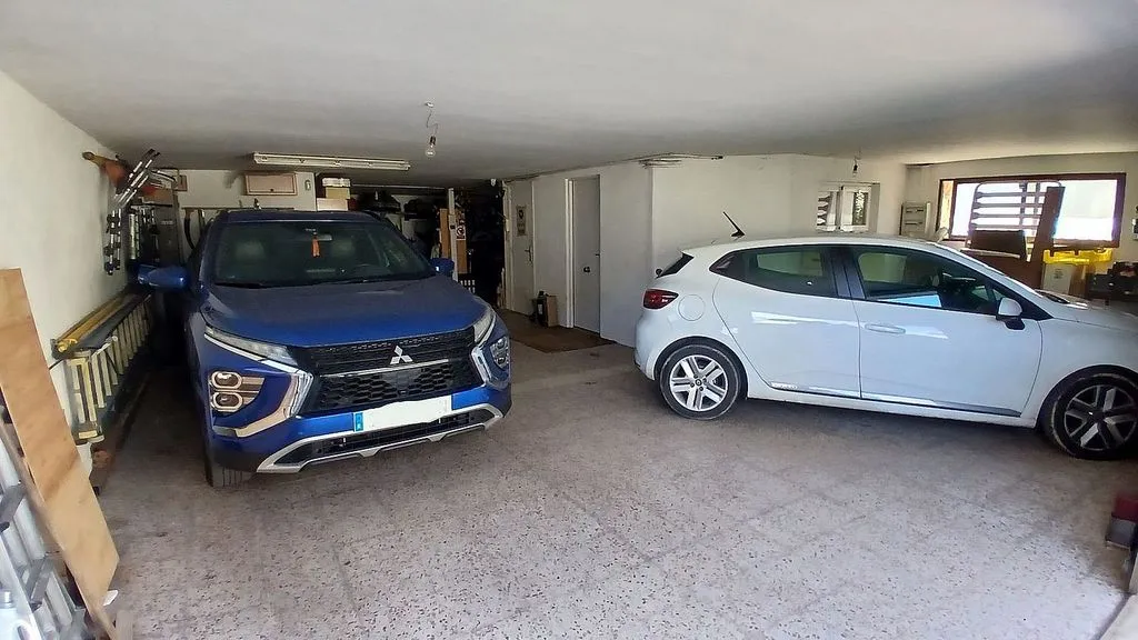 Garage - Chalet with Pool and Terrace in Guadarrama