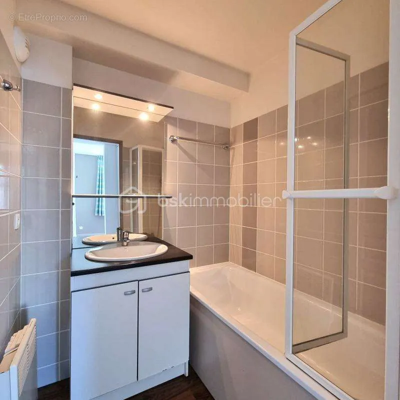 Salles de bain - Appartement avec Piscine à Audierne