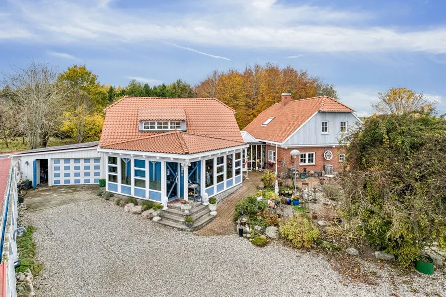Õhuvaade - Mixed-Use Property with Garden in Kerteminde