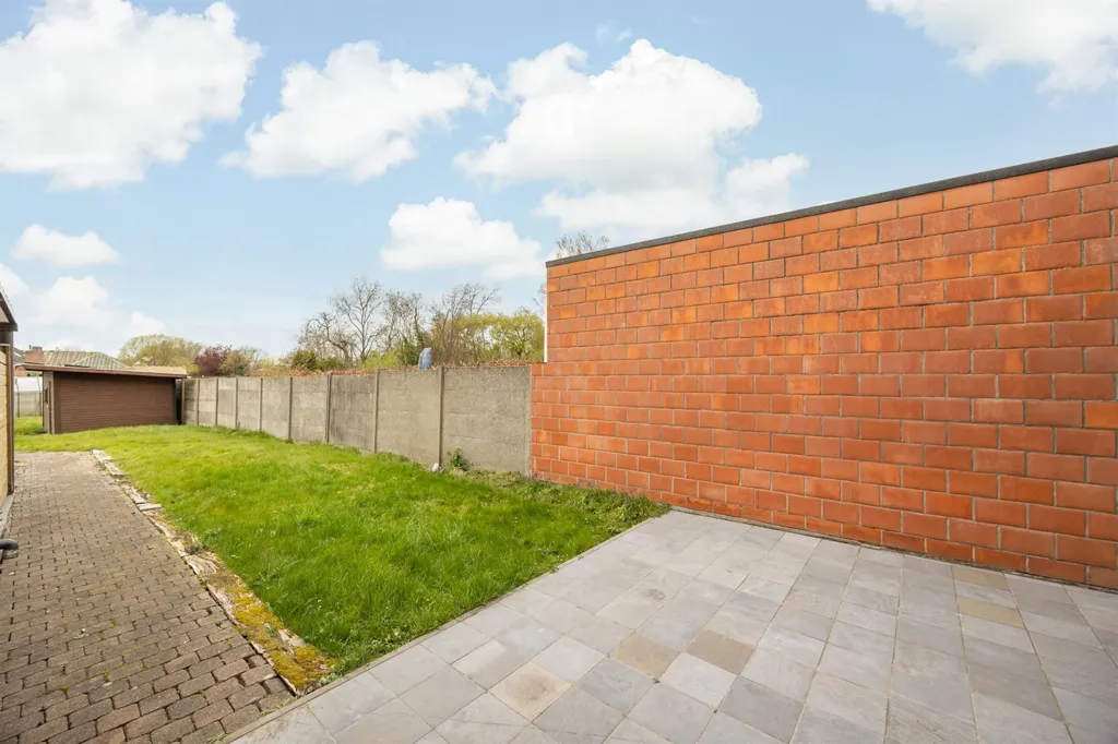 Jardin - Maison à Rénover avec Garage à Blaasveld