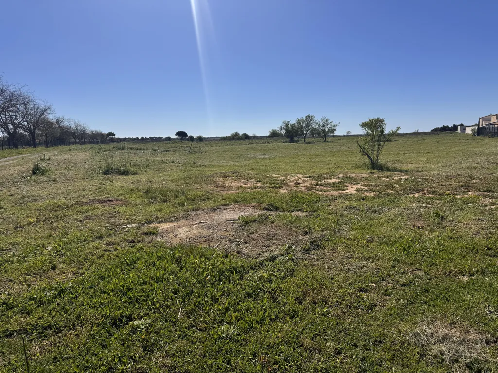 Jardin - Terrain Constructible au Calme à Vendres