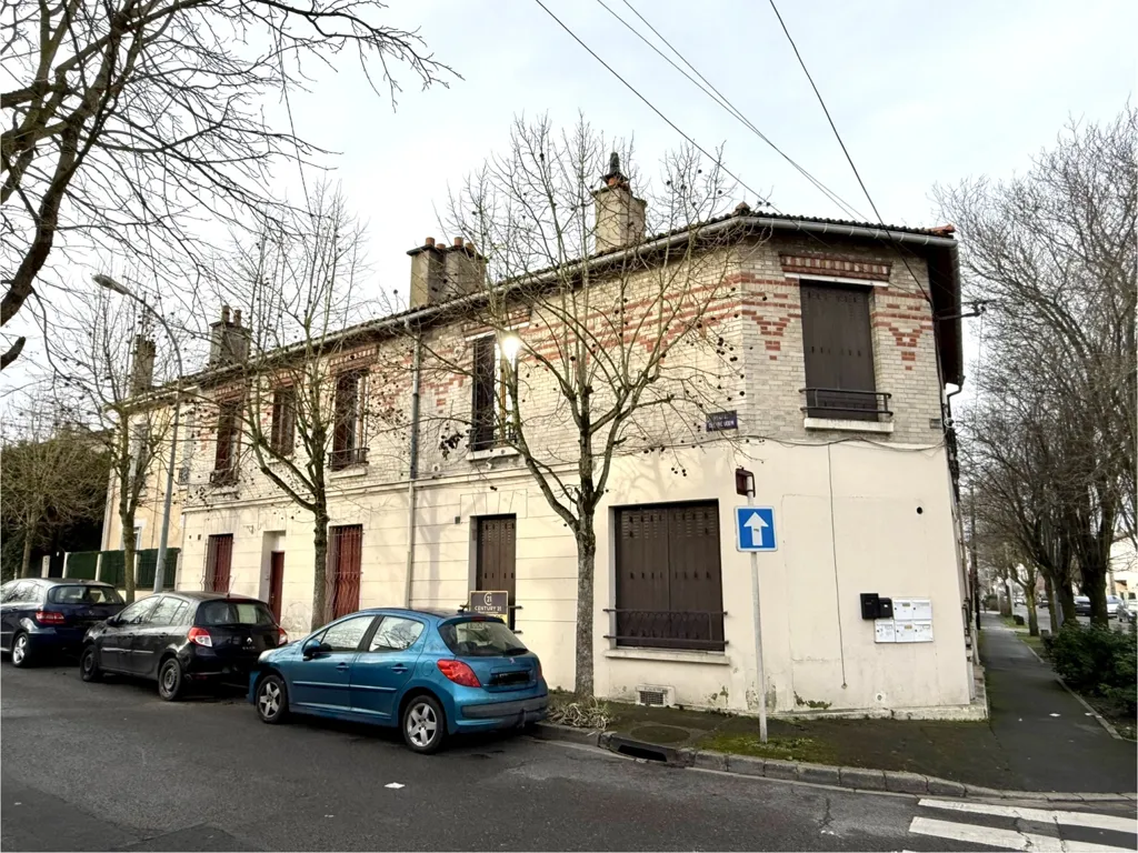 Välivaade - 2-Bedroom Flat with Private Cellar in Bondy